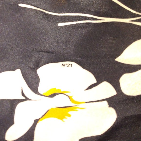 ❤️NWT GILMAR NO 21 100% Silk Pleated Floral Skirt Sz 38 Italy $975 - Picture 9 of 9